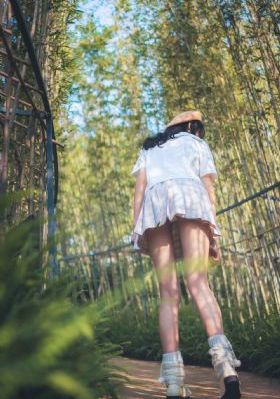 龙纹身的女孩